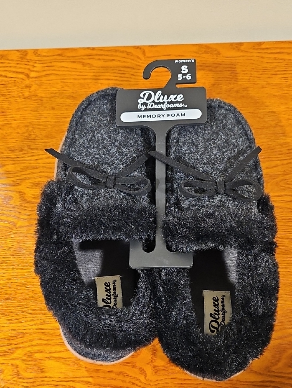 dearfoams Women’s Black Faux Fur Memory Foam Slippers